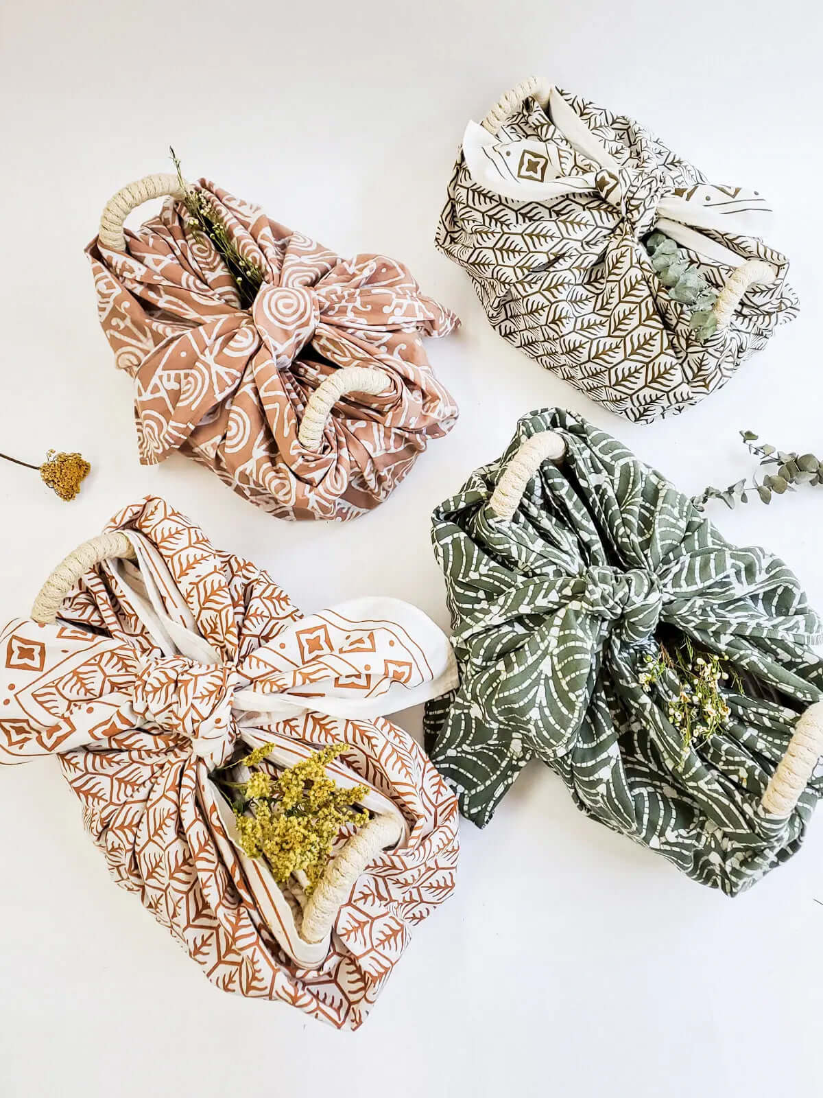 Bread Warmer & Basket Gift Set with Tea Towel - Flower - AmeriLuxe Essentials