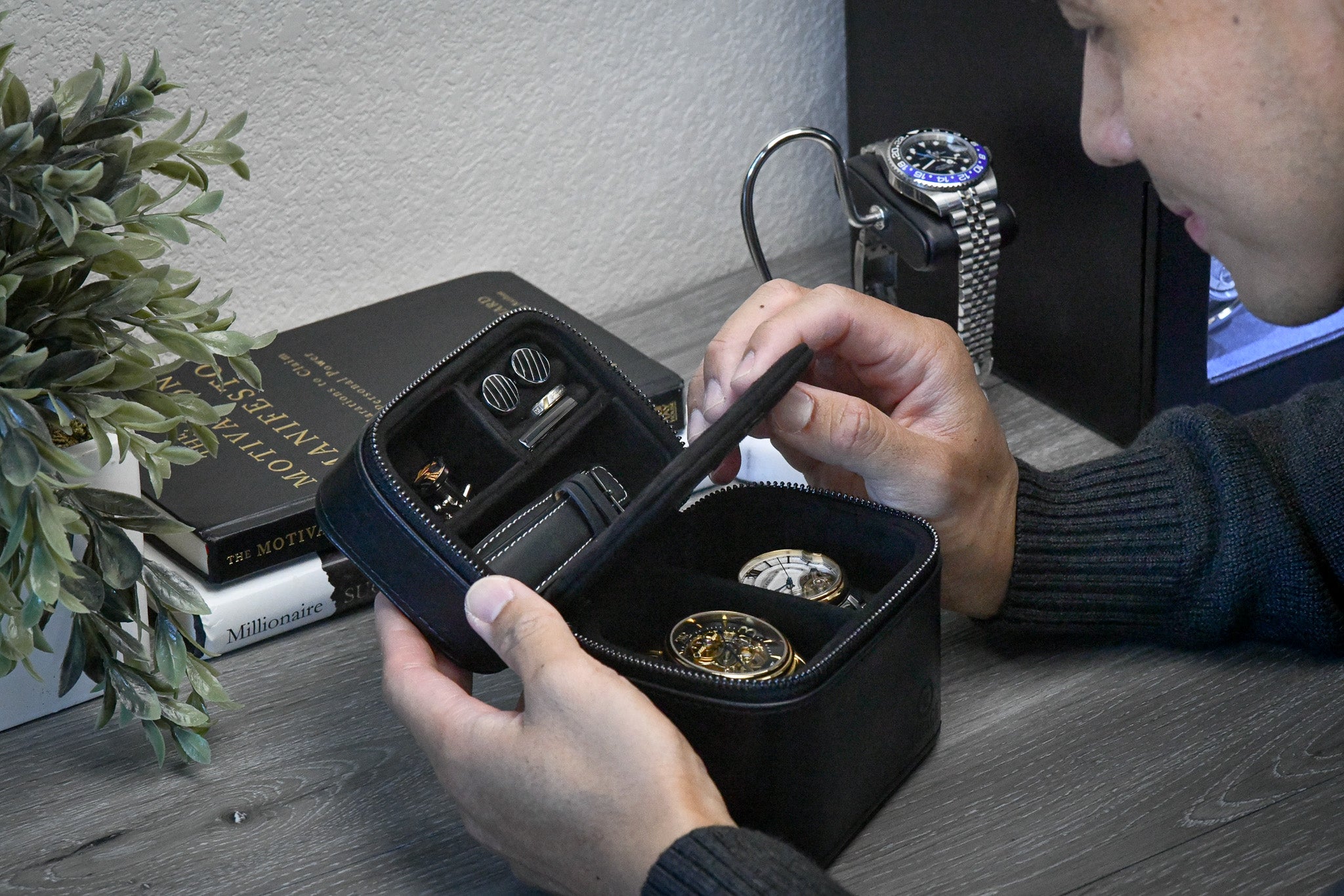 Watch and Jewelry Travel Case - Genuine Leather - Obsidian Black