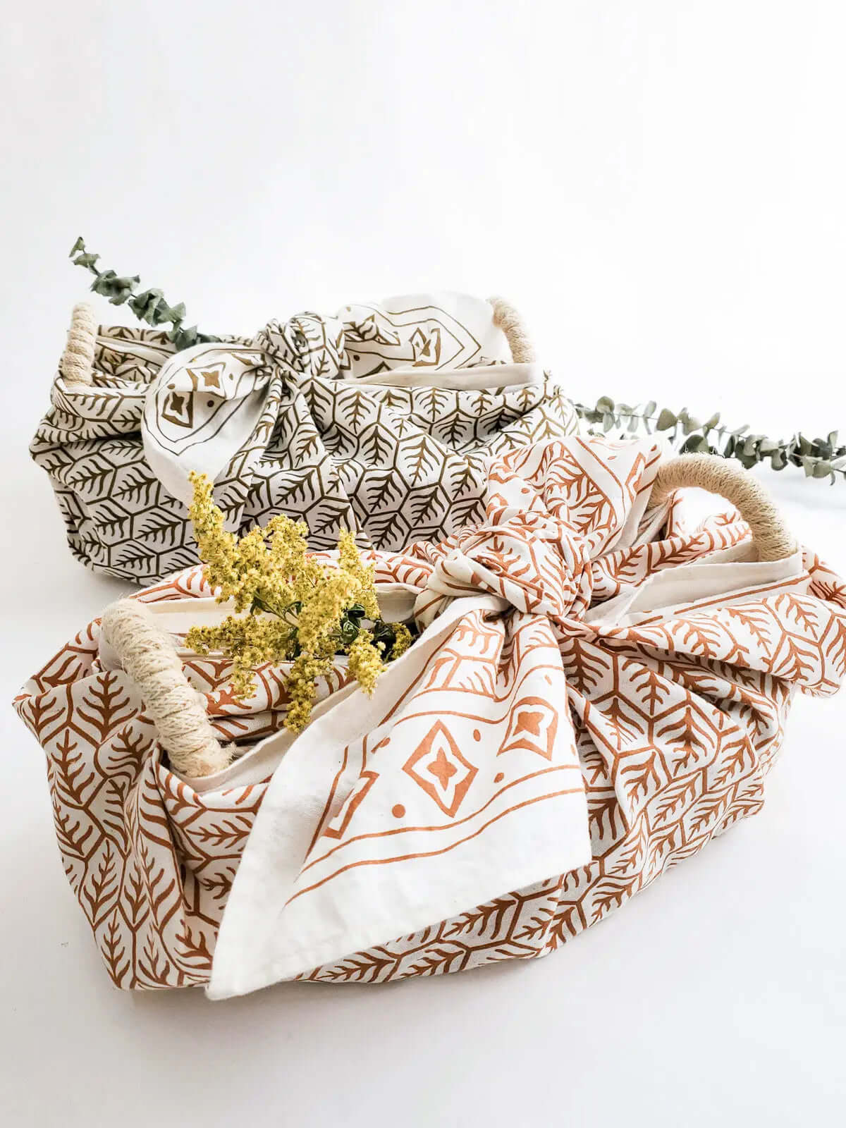 Bread Warmer & Basket Gift Set with Tea Towel - Flower - AmeriLuxe Essentials
