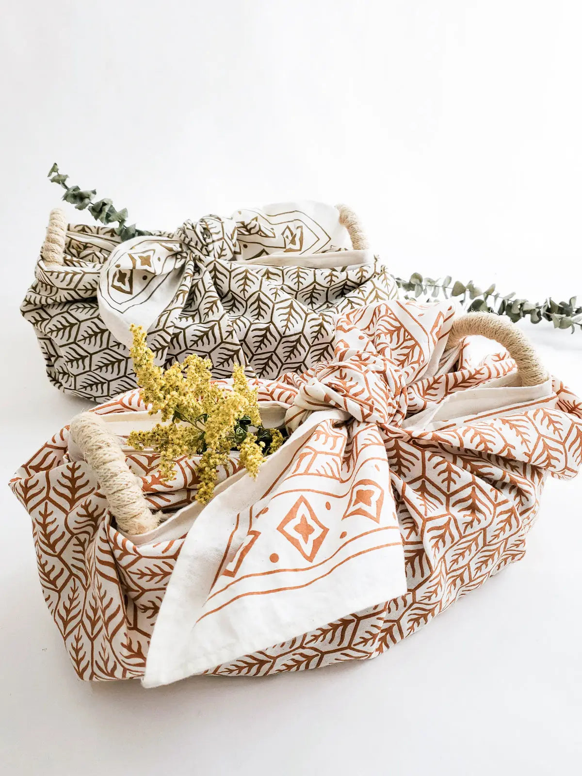Bread Warmer & Basket Gift Set with Tea Towel - Flower - AmeriLuxe Essentials