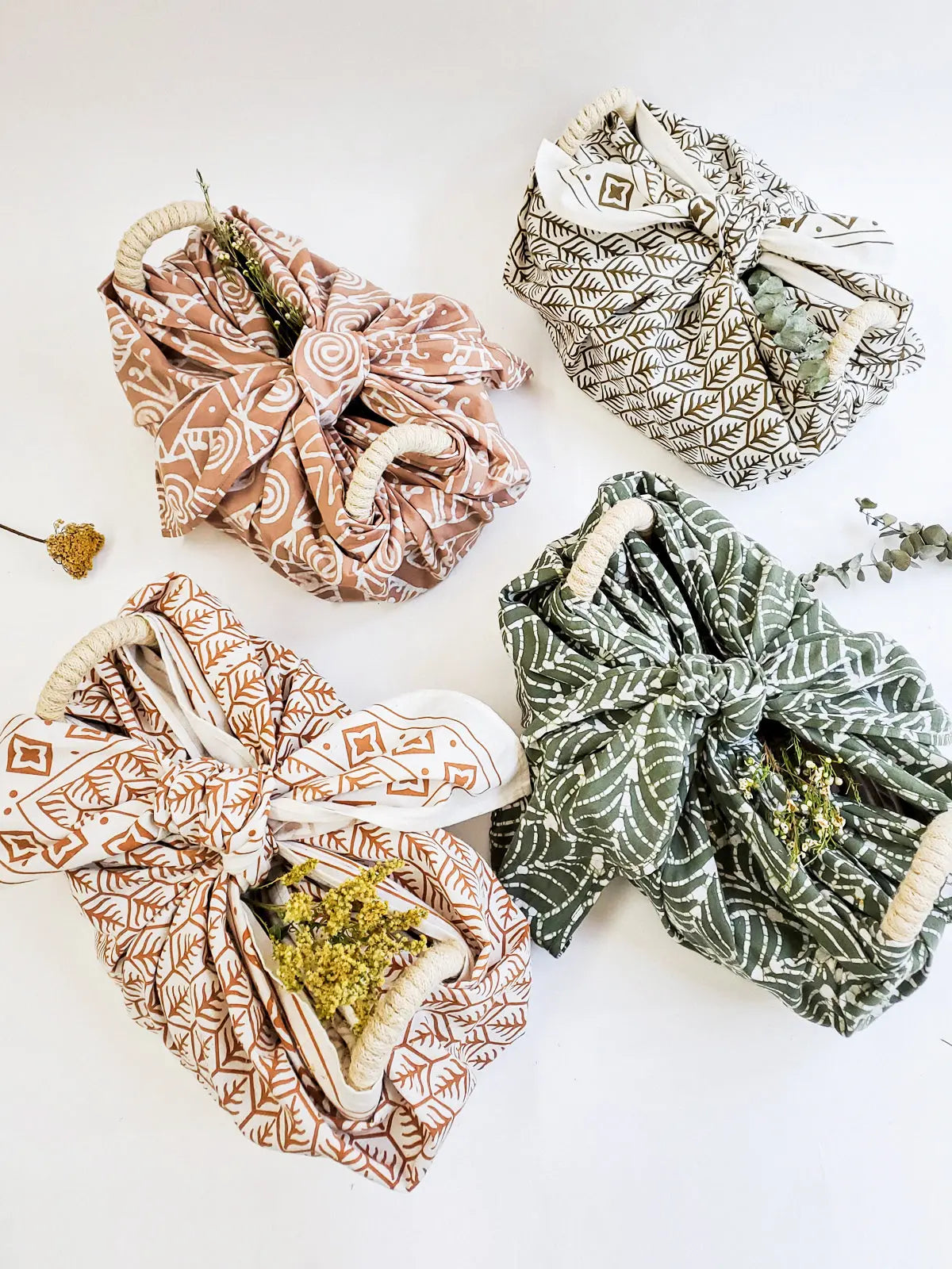 Bread Warmer & Basket Gift Set with Tea Towel - Flower - AmeriLuxe Essentials